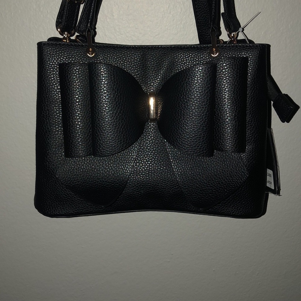 Donated. Crossbody leather purse - Picture 3 of 16